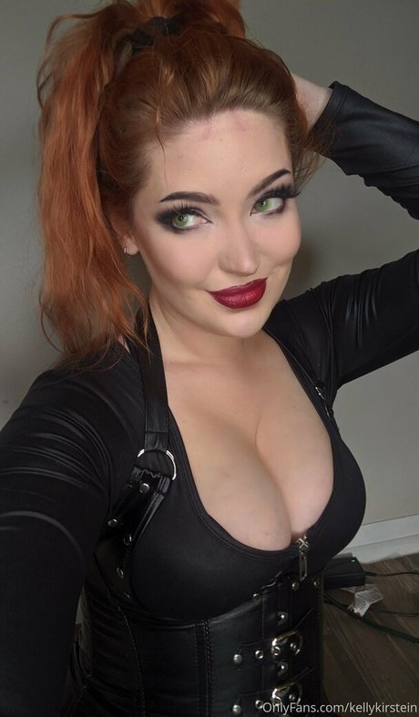 kellykirstein model top image