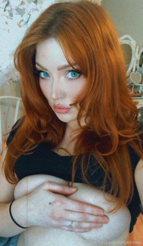 kellykirstein model sexy pic