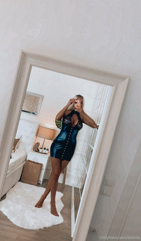 tonnia adult model photos