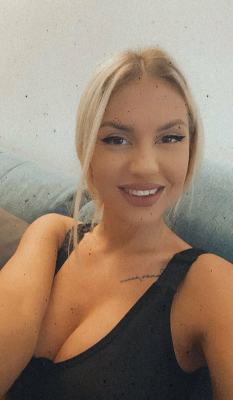 tonnia exclusive star picture