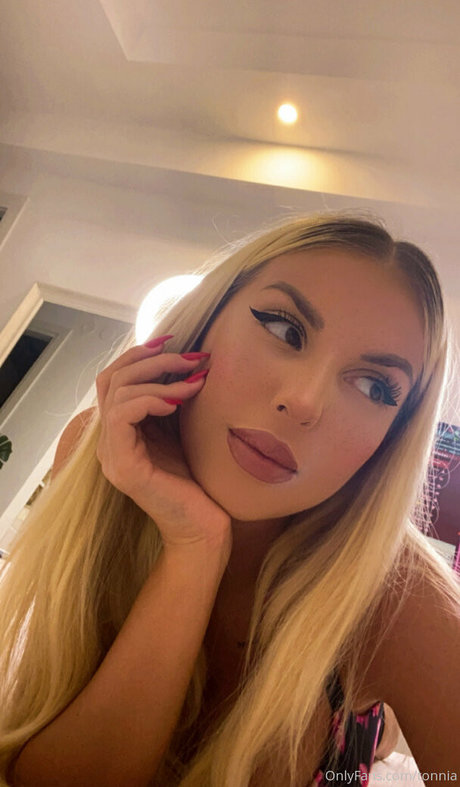 tonnia model perfect photo