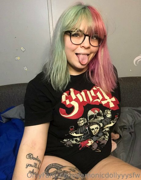 demonicdollyyysfw star naked pic