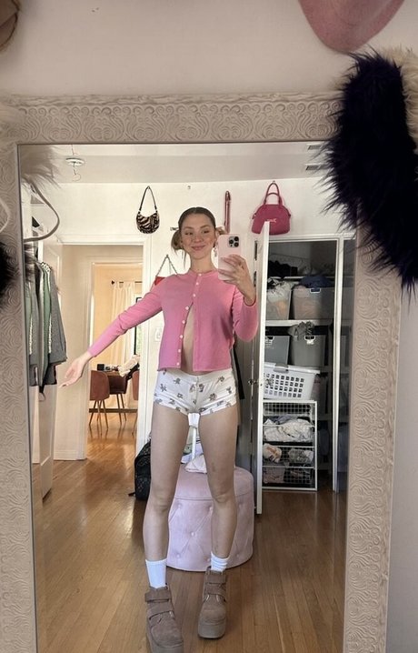 Luna Montana star hot pic