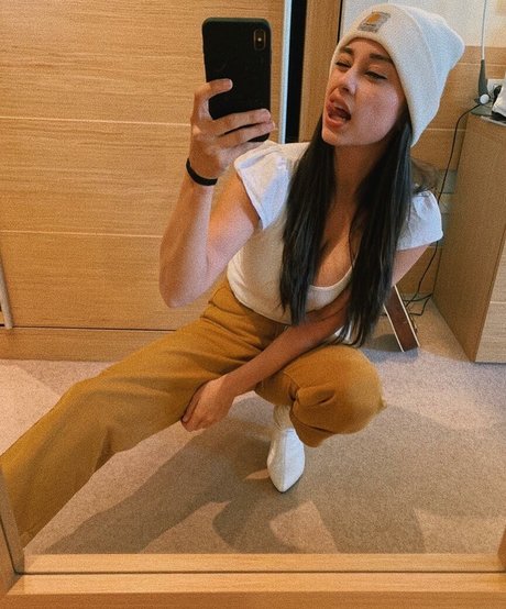 Yvette Monreal star sexy picture