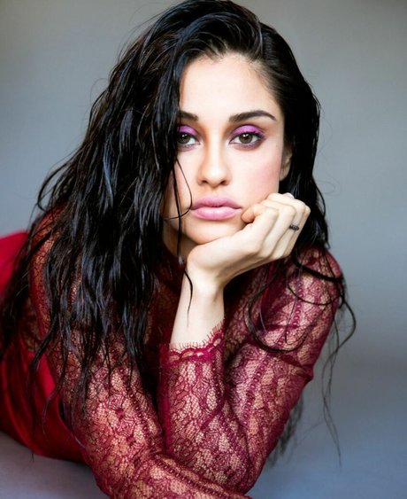 Yvette Monreal sexy actress picture