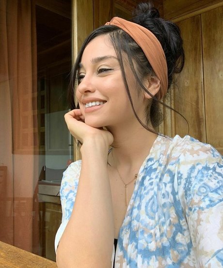 Yvette Monreal star gallery