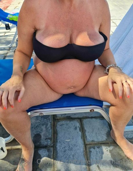 Pretty Pregnant pornstar nudes photo