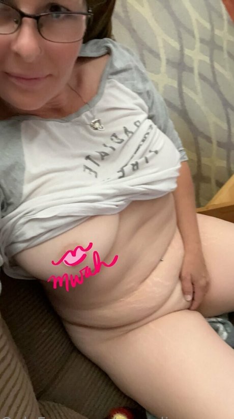 canadian cougar naked actress photos