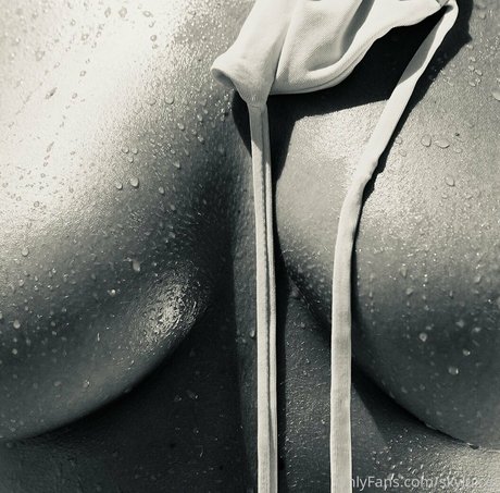 skyluxxe high quality pornstar pictures