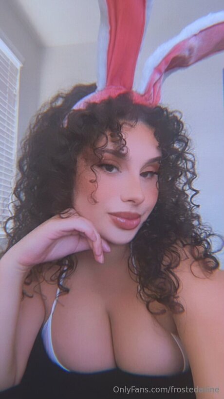 frostedaliine naked model photos