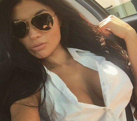 Karen Vi star hot img