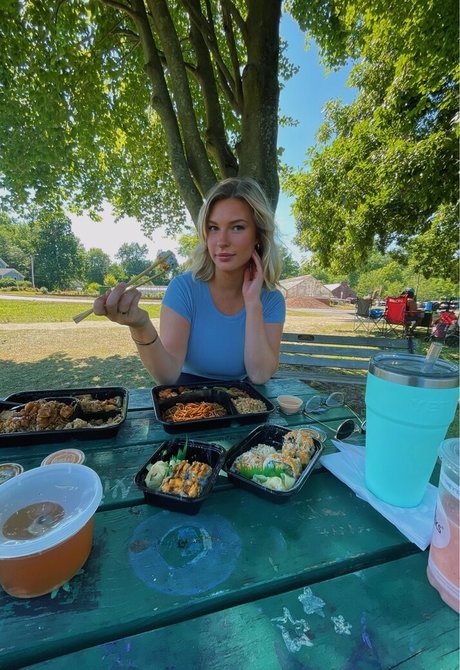 Lex Beccs naked model picture