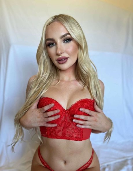 Mikayla Hamilton star exclusive photos