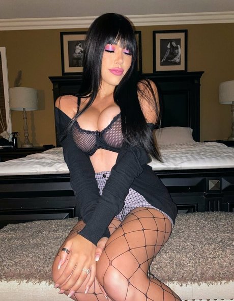 raineyjamesfree pornstar sexy picture