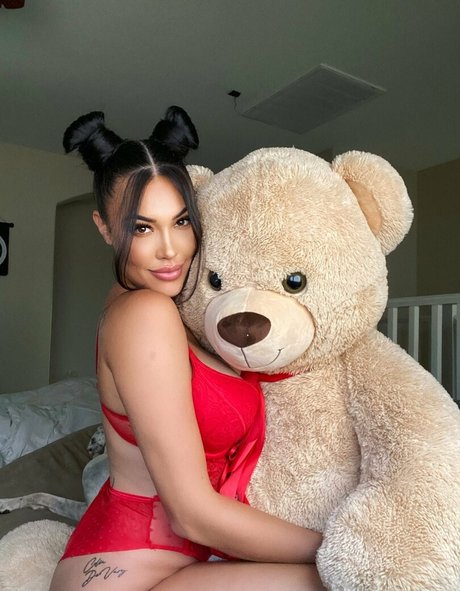 raineyjamesfree pornstar nude image