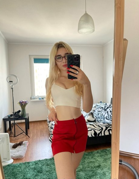 amily foxx model photo