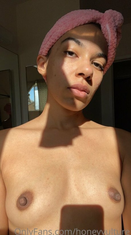 HoneyVulture star beautiful picture