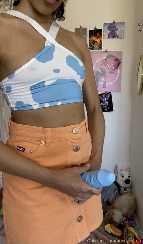 HoneyVulture exclusive actress photo