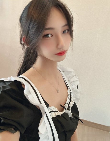 Ayoung model nude pics