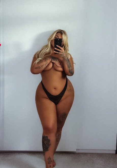 Onlyelliej free pornstar photos