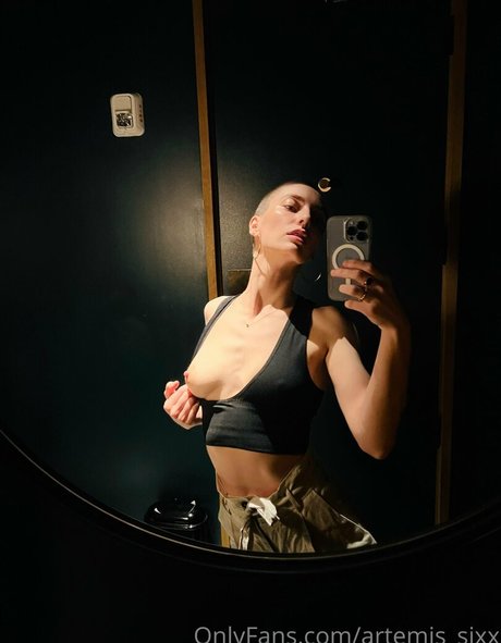 artemis sixx star beautiful pics