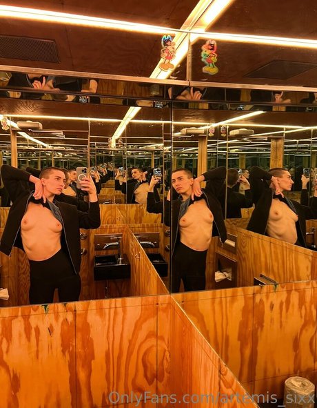 artemis sixx model nice picture