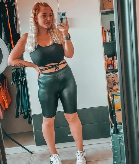 one onlyfans hot nude image