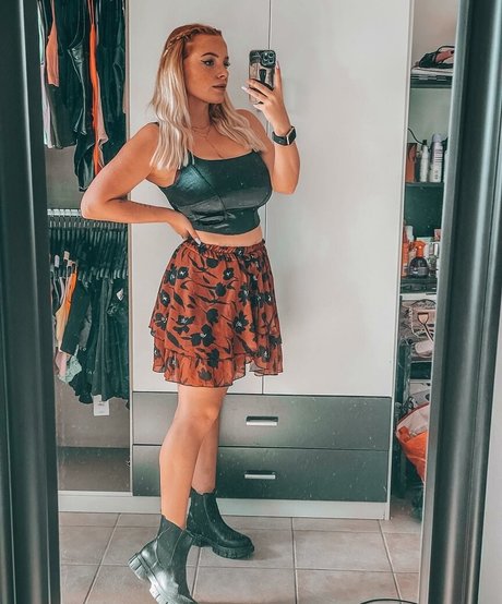 Sarah Neuhaus model high quality archive