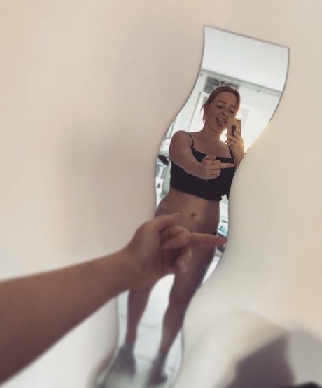 Sarah Neuhaus xxx model gallery