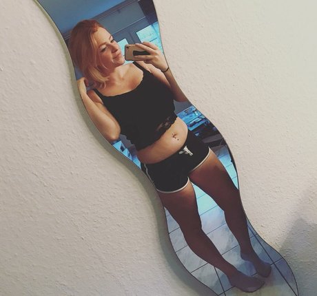 Sarah Neuhaus star pornographic image