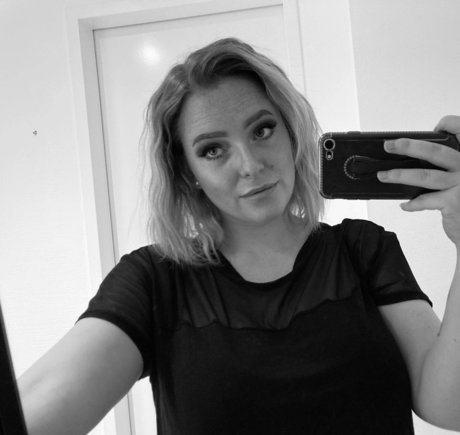 female popular onlyfans porn photo