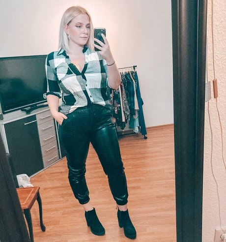 blonde muscle onlyfans hot naked pictures