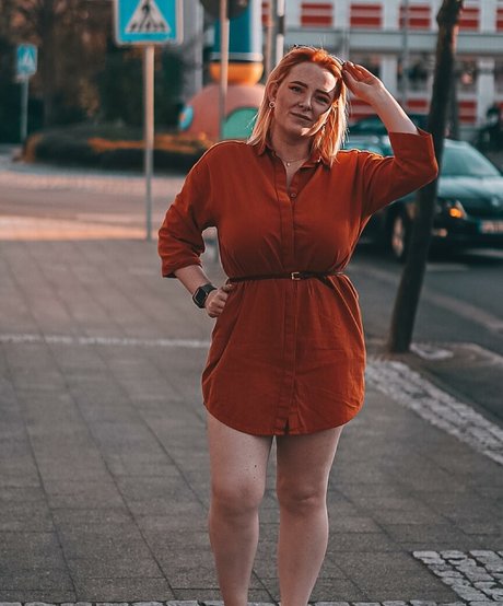 Sarah Neuhaus model naked galleries