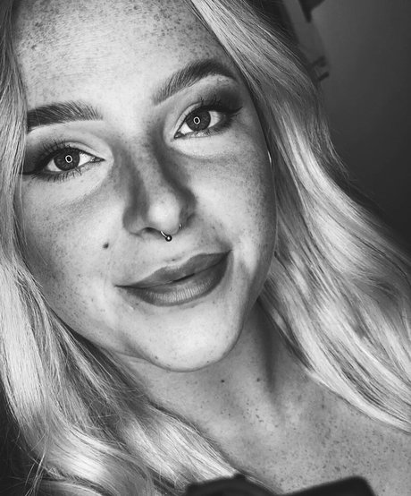 Sarah Neuhaus pornstar adult img