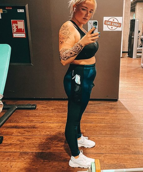 Sarah Neuhaus adult actress pics