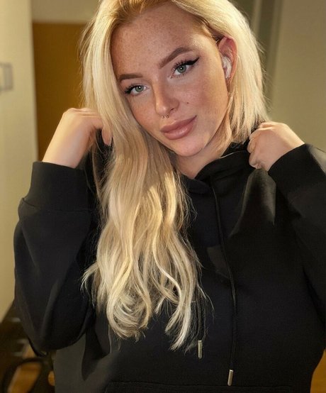 Sarah Neuhaus hd model pictures