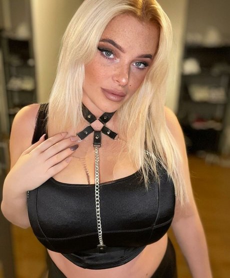 Sarah Neuhaus pornstar nudes photos