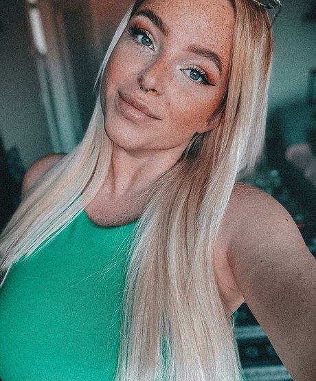 Sarah Neuhaus model porn archive