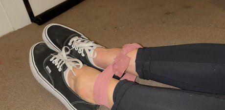 gymfeetgirl beautiful actress image