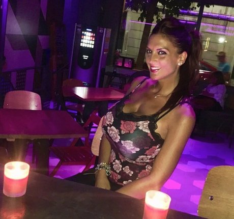 chicks with dicks onlyfans beautiful xxx photos