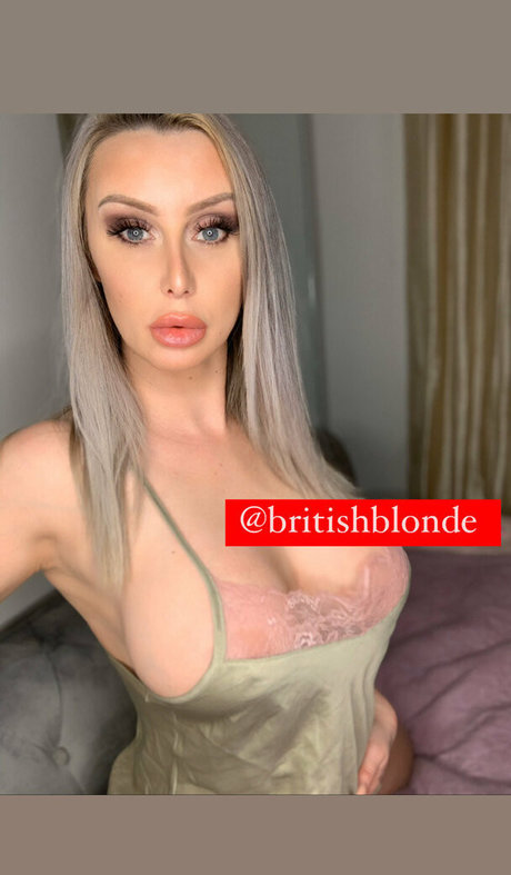 hotsluttymilf exclusive model gallery