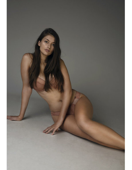 Ellie Weston high quality model pics