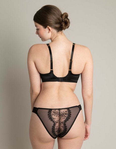 Ellie Weston pretty actress pic