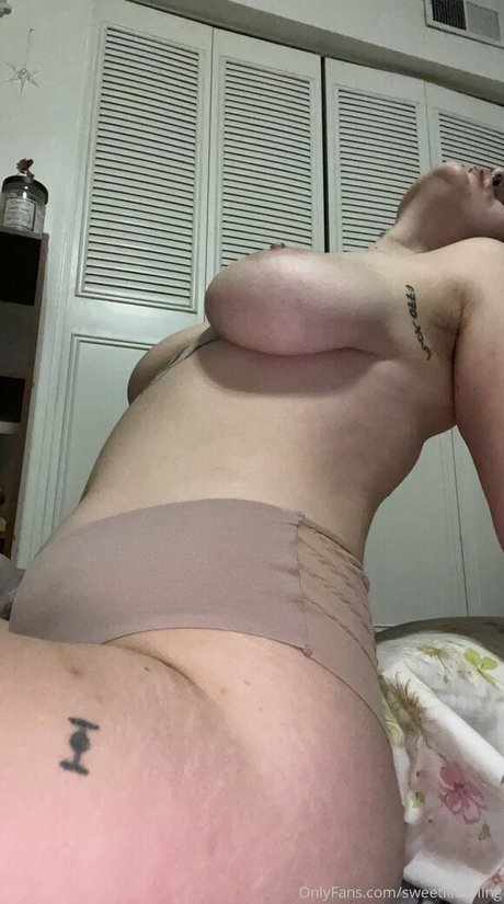 sweetlildarling model naked photos