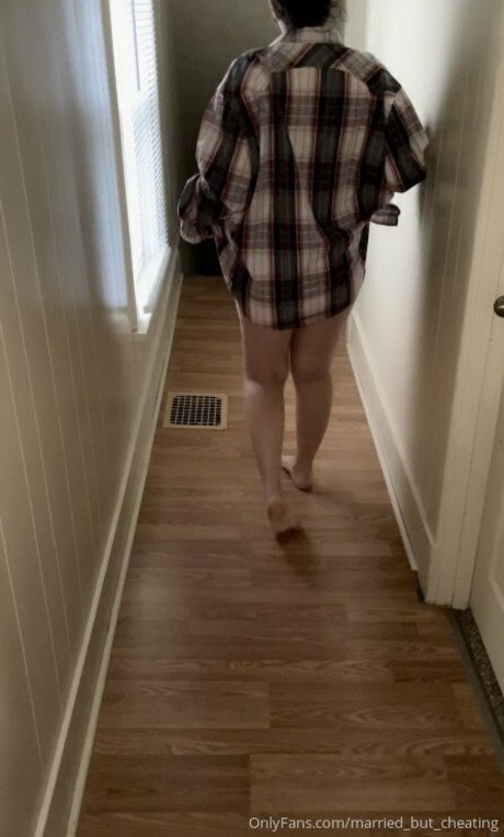 married but cheating beautiful model pictures