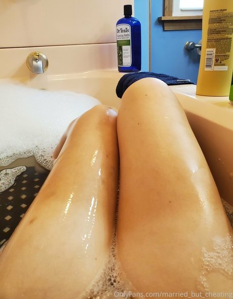 married but cheating pornstar nude pics