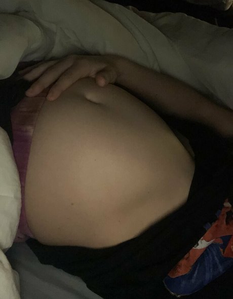 tummyfetishgirl star nude photo