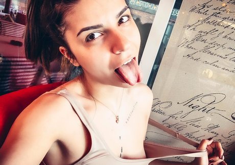 diaryofalexacreed star nude photos