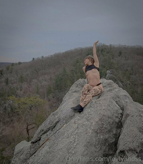 lovlylindss star top pic