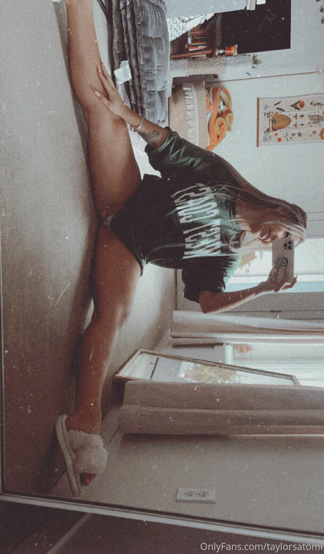 taylorsatomi model exclusive galleries